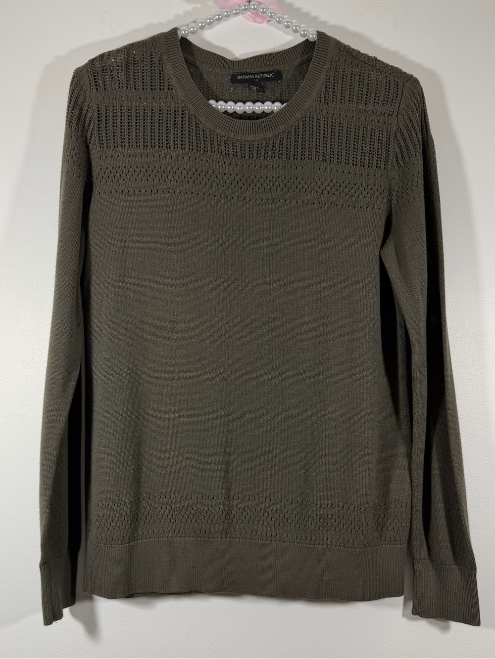 Banana Republic women’s  Olive Crewneck Lightweight Knit Sweater